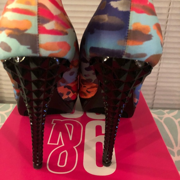 Heels, shoes - Picture 3 of 3